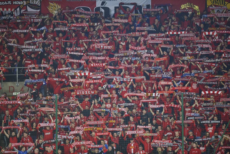 Kibice Widzewa Łódź na trybunach podczas meczu z Górnikiem Zabrze