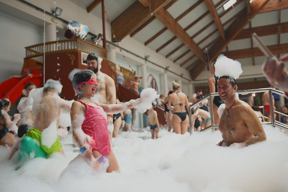 Łódź. Piana Party w Aquaparku Fala