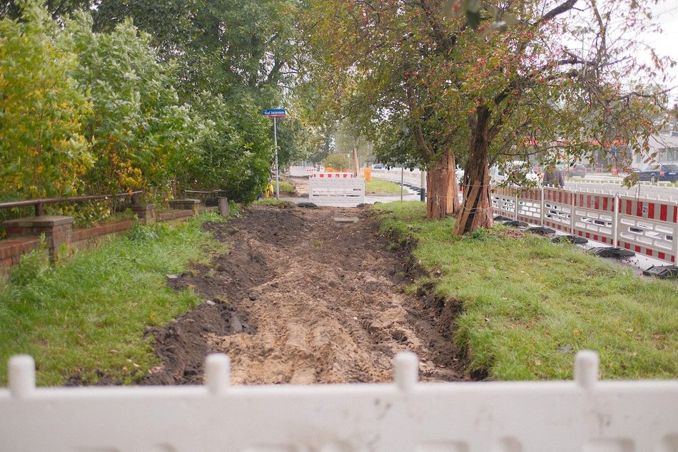 Łódź. Budowa drogi rowerowej na al. Politechniki w Łodzi