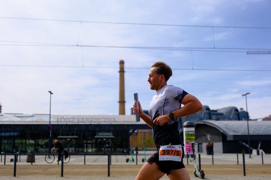 Łódź. DOZ Maraton Łódź 2026. Brałeś udział w biegu? Odszukaj się w galerii i zapisz na pamiątkę!