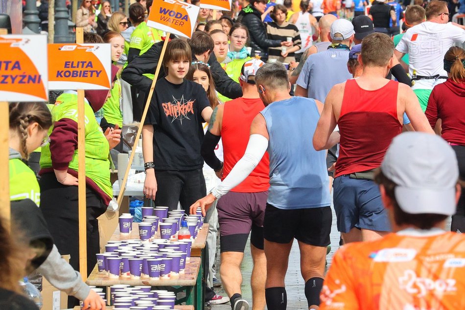 Łódź. DOZ Maraton Łódź 2026. Brałeś udział w biegu? Odszukaj się w galerii i zapisz na pamiątkę!