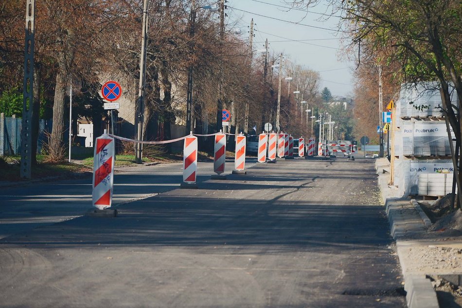 Łódź. Remont Dubois w Łodzi. Na kolejnym odcinku widać już nową nawierzchnię