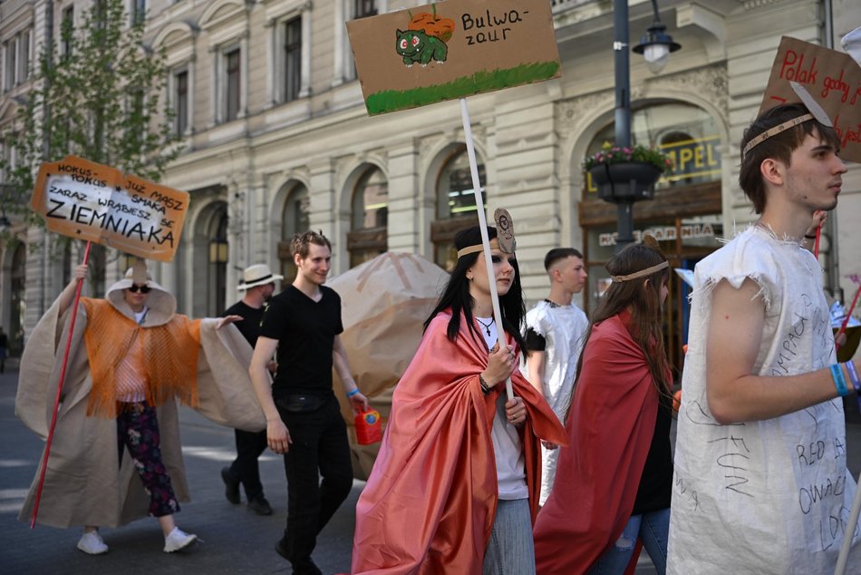 Łódź. Juwenalia 2026 w Łodzi czas start! Kolorowa parada studentów przeszła Piotrkowską