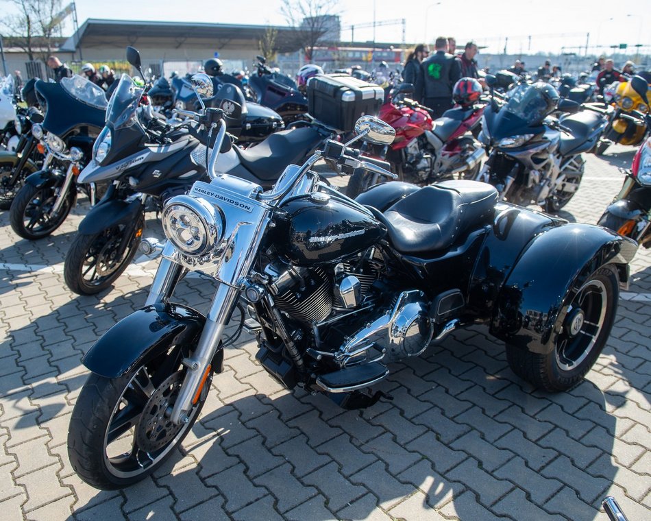 Parada motocyklistów przejechała ulicami Łodzi. Sezon rozpoczęty! Byłeś?