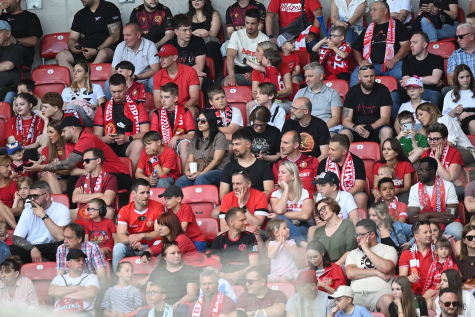Łódź. Kibice na meczu Widzew II Łódź - Pelikan Łowicz. Odszukaj się w galerii!