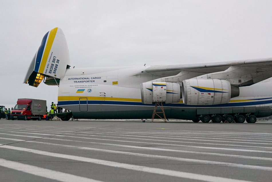 Największy samolot cargo na świecie wylądował na lotnisku w Łodzi