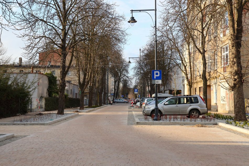 Najdłuższy woonerf w Łodzi gotowy! Na Strzelców Kaniowskich trwają ostatnie prace wykończeniowe