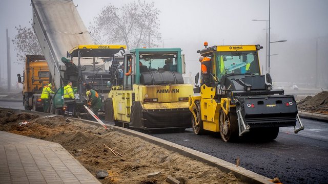 Remont Śmigłego-Rydza w Łodzi. Drogowcy układają nową nawierzchnię [ZDJĘCIA]