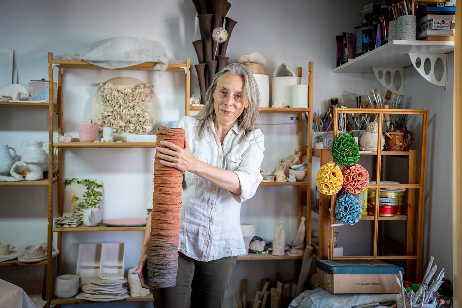 Monika Koprowska z Łodzi. Łączy w swojej pracy miłość do rękodzieła, natury, miasta i ludzi