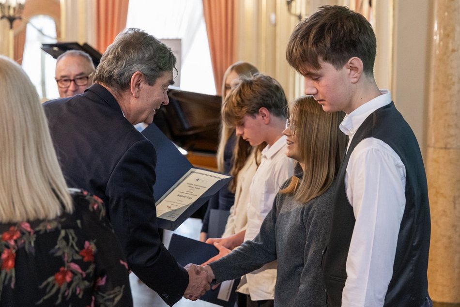 Łódź. Stypendia dla wybitnych uczniów z Łodzi i regionu przyznane. Nagrodzeni także nauczyciele