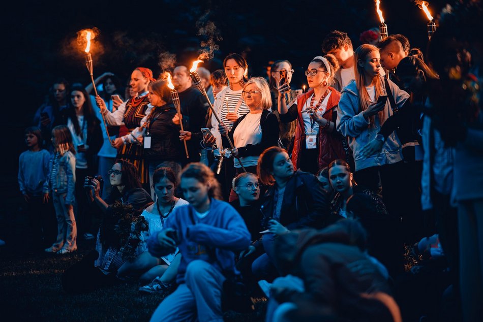 Łódź. Noc Świętojańska w Ogrodzie Botanicznym w Łodzi. Magia światła, natury i folkloru