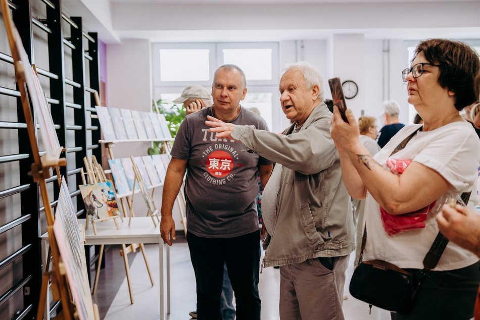 Wernisaż prac łódzkich seniorów w Centrum Zdrowego i Aktywnego Seniora przy ul. Nastrojowej 10