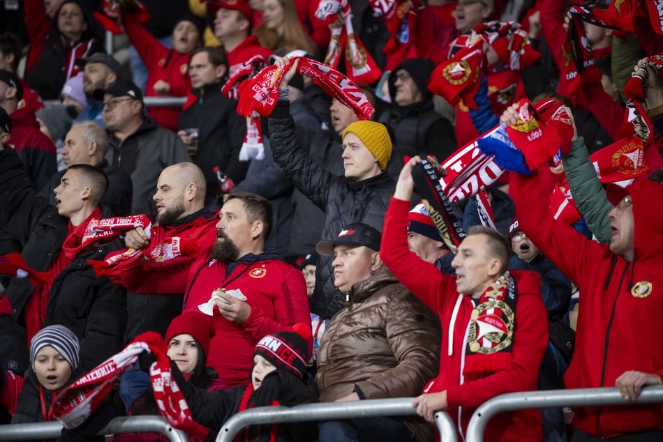 Kibice na meczu Widzewa Łódź z Koroną Kielce