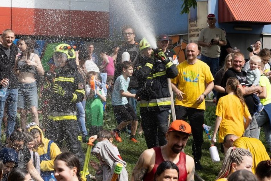 Bitwa wodna na Manhattanie w Łodzi. Śmigus-dyngus pełną parą!