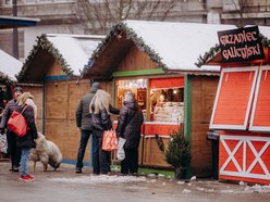 Mikołajki na Jarmarku Bożonarodzeniowym w Łodzi. Kolędowanie, potańcówka i koncert