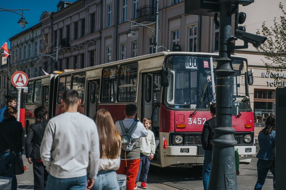 Łódź. Łódzkie Linie Turystyczne przyciągają tłumy. Kultowe pojazdy MPK Łódź znów hitem podróżnych!