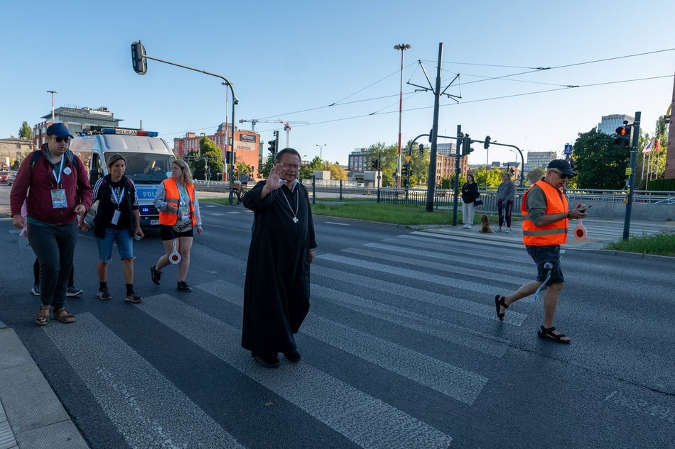 Łódź. Ruszyła 100. Piesza Pielgrzymka Łódzka na Jasną Górę. Maszeruje ponad 200 pątników!
