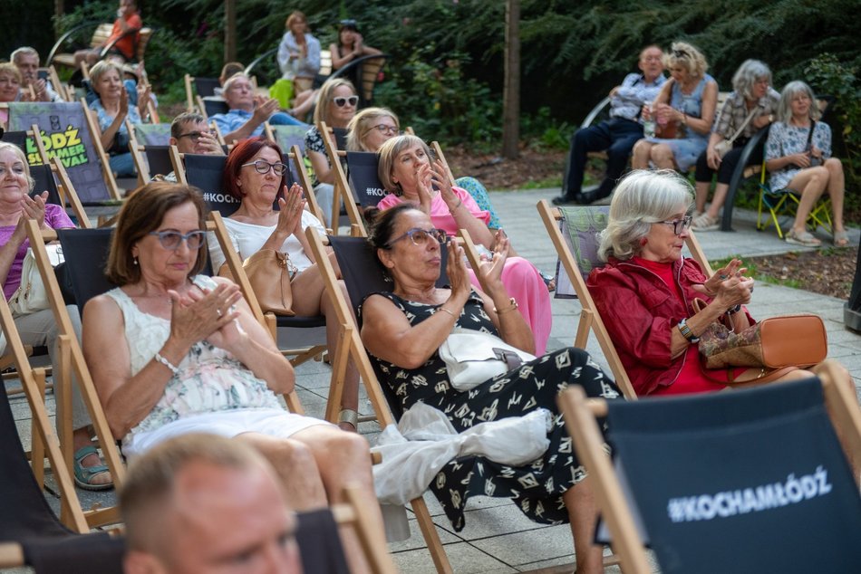 Łódź. Sobotnie Brzmienia na Piotrkowskiej w Łodzi. Klimatyczny początek wieczoru w Pasażu Róży