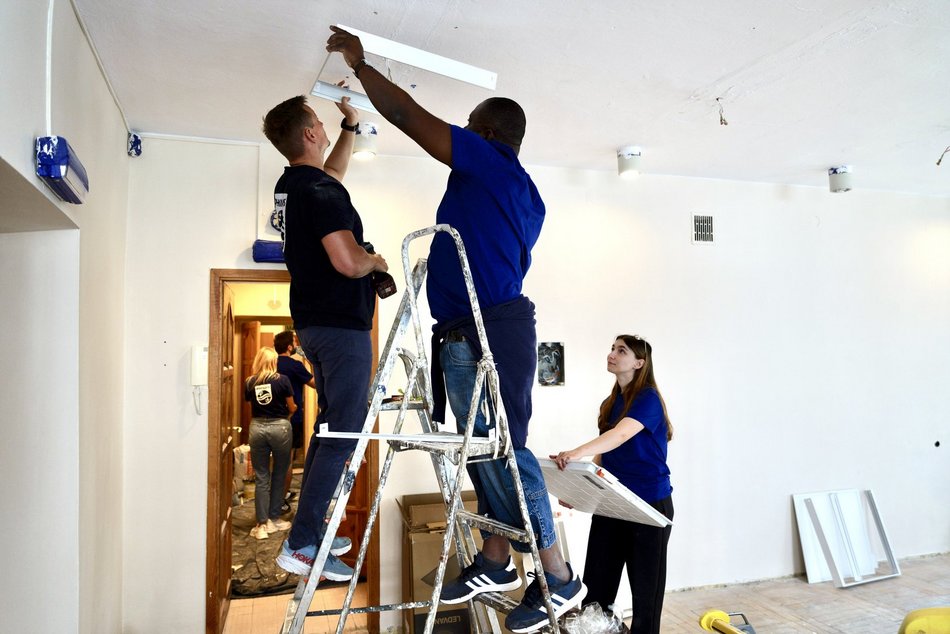 Pracownicy Philips w Łodzi odnowili sale w Centrum Kultury Młodych