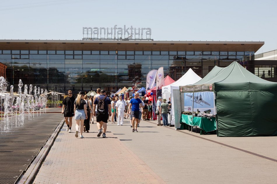 Piknik Weterana w Manufakturze. Pokazy sprzętu, pojazdy wojskowe, wojskowa grochówka