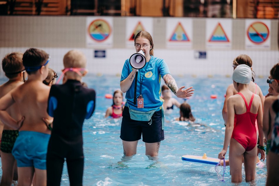 Łódź. Wakacyjne kursy w Aquaparku Fala w Łodzi. Nauka pływania, nurkowanie, ratownictwo wodne