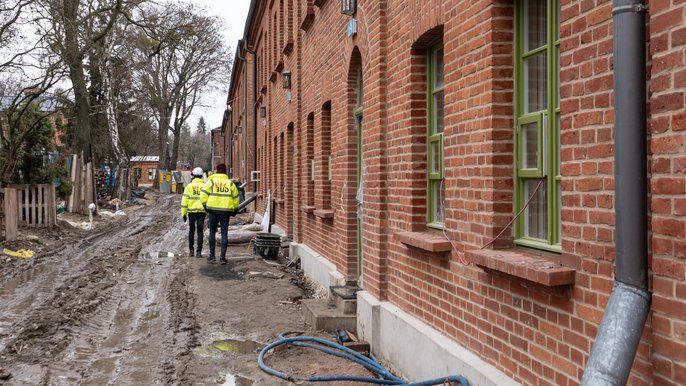 Księży Młyn. Remont famuły przy Przędzalnianej na ukończeniu. Mieszkania, lokale i poczta