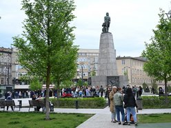 Noc Muzeów Łódź 2026. Znajdź siebie w kolejce do muzeum!