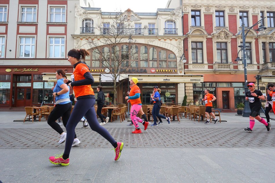 Łódź. DOZ Maraton Łódź 2026. Brałeś udział w biegu na 10 km? Znajdź się na zdjęciach!