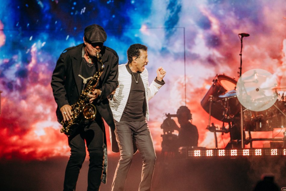 Łódź. Lionel Richie w Łodzi. Ponadczasowe hity porwały publiczność w Atlas Arenie
