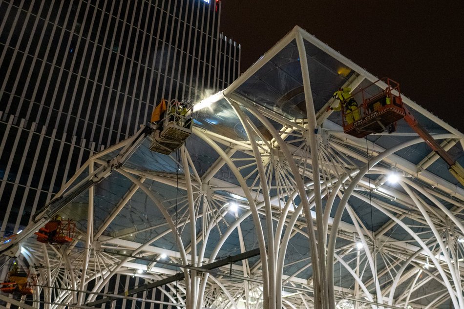Wielkie sprzątanie Stajni Jednorożców. Przystanek umyty po sam dach!