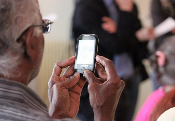 Seniorze, nie jesteś sam! Telefon Życzliwości w Łodzi czeka na Ciebie