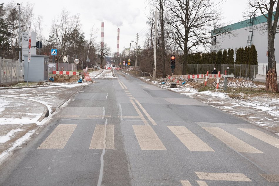 Łódź. Nowy asfalt na Zakładowej w Łodzi. Remont ważnej ulicy na Olechowie bliżej finiszu