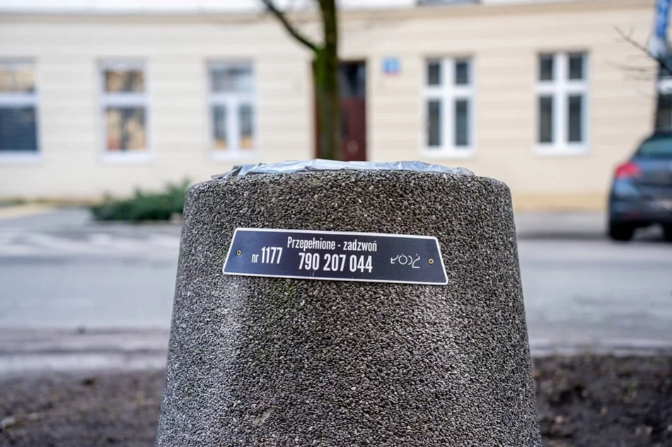 Łódź. Widzisz przepełniony kosz na śmieci w Łodzi? Wystarczy jeden telefon, a służby zareagują