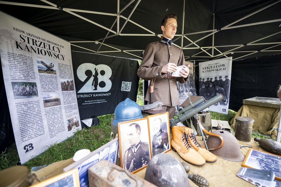Piknik militarny w parku Helenów
