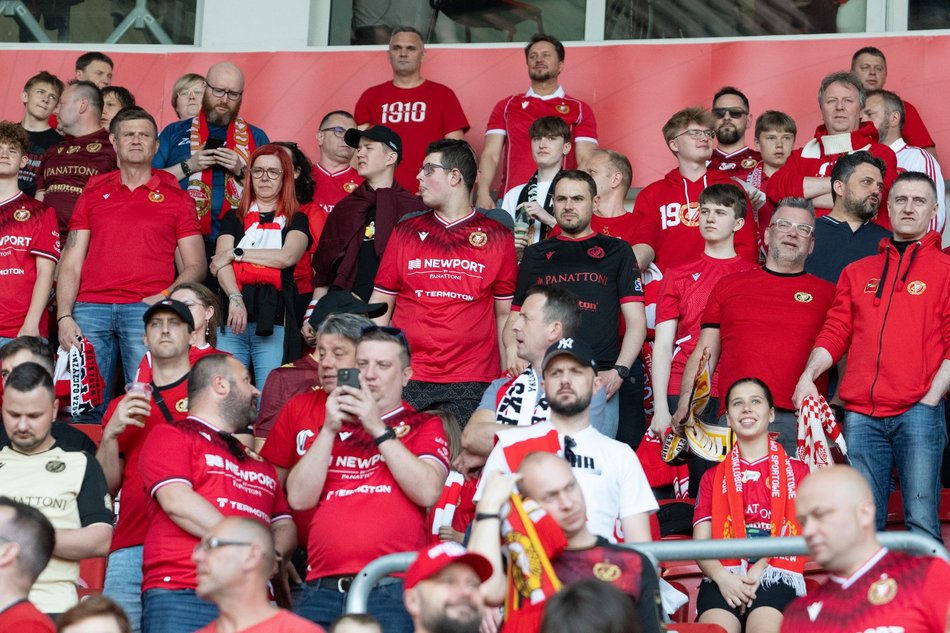 Kibice na meczu Widzewa Łódź z Piastem Gliwice
