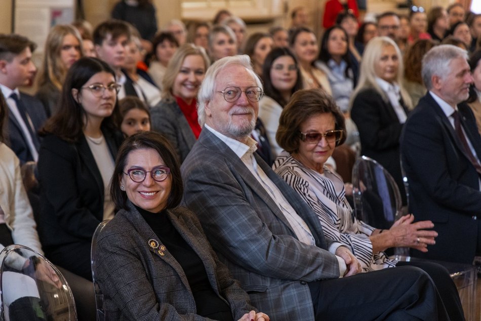 Łódź. Stypendia dla wybitnych uczniów z Łodzi i regionu przyznane. Nagrodzeni także nauczyciele