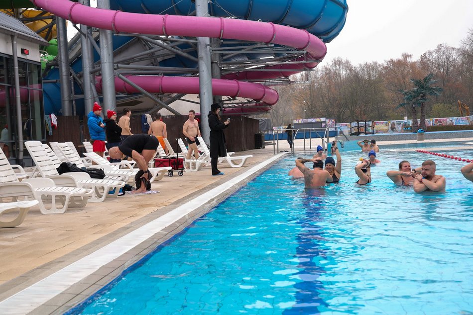 Pierwsze w tym sezonie morsowanie w Aquaparku Fala w Łodzi