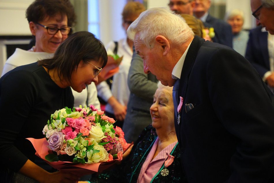 Łódź. Medale za długoletnie pożycie małżeńskie. Rekordziści są razem od 66 lat!