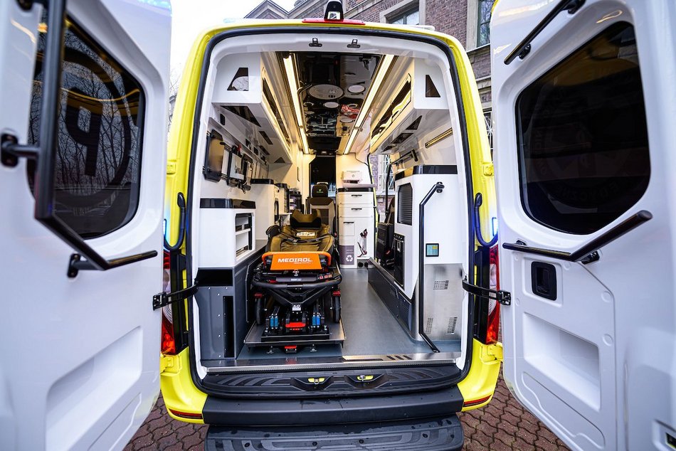 Łódź. Nowa karetka dla Miejskiego Centrum Medycznego „Jonscher”