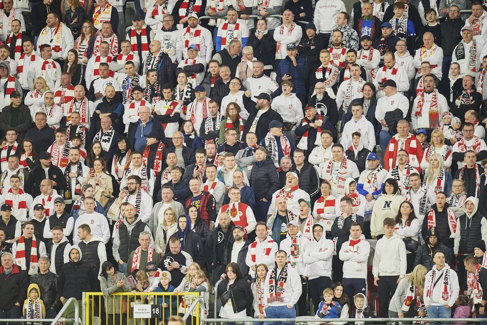 Kibice na meczu ŁKS Łódź - Wisła Kraków. Tłumy na trybunach