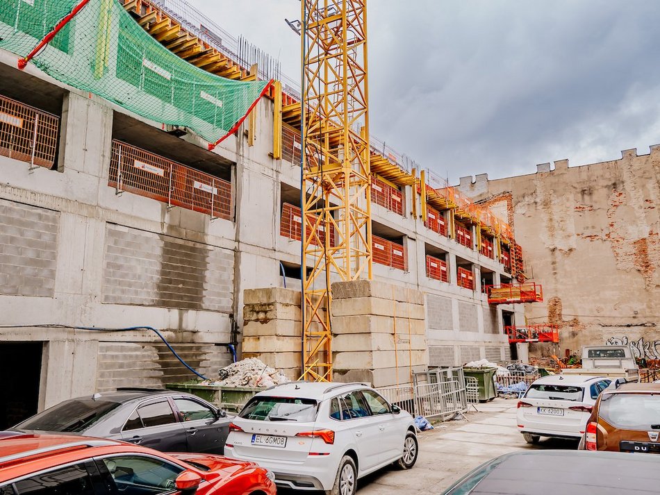 Łódź. Budowa parkingów wielopoziomowych w Łodzi. Zobacz, jak powstają kolejne piętra!