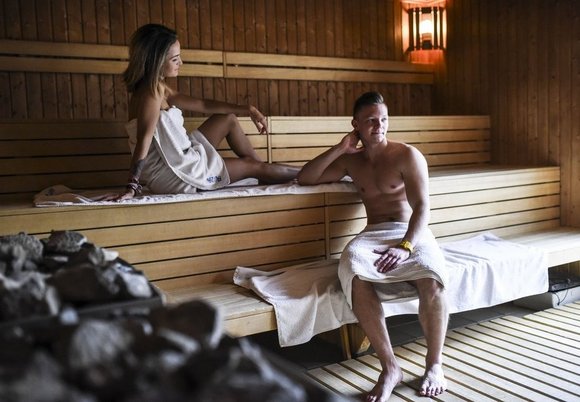 Łódź. Noc Naturystów w Aquaparku Fala w Łodzi. Hawajski klimat, ceremonie saunowe, gogle VR i więcej