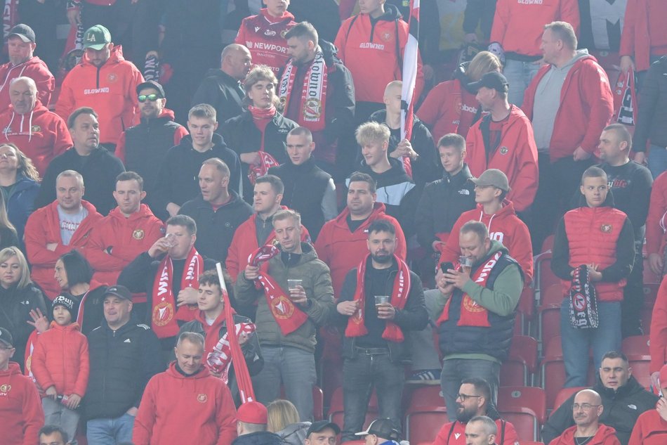 Łódź. Kibice na meczu Widzew Łódź - Bruk-Bet Termalica Nieciecza. Byłeś/aś? Znajdź się w galerii!