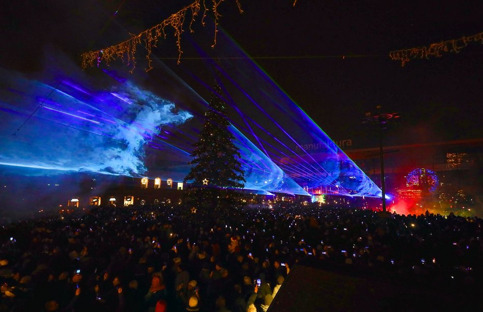pokaz laserów w centrum handlowym