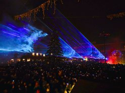 pokaz laserów w centrum handlowym