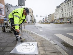 Nowe oznaczenia przy przejściach dla pieszych w Łodzi