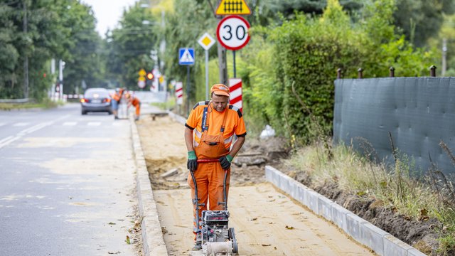 Remont Okulickiego w trakcie. Nowa nawierzchnia, proste chodniki i zjazdy do posesji [ZDJĘCIA]