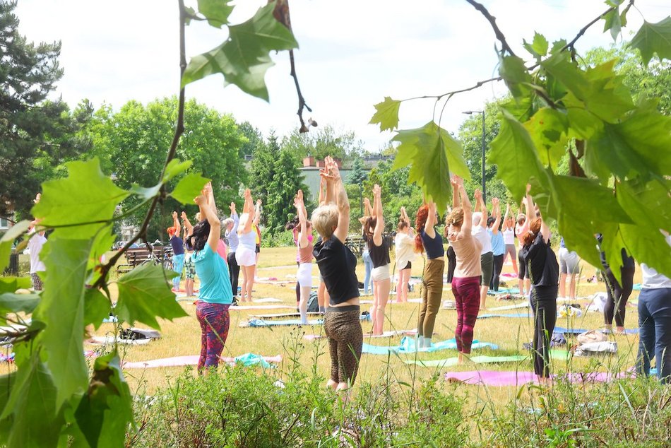 Łódź. Joga w parku Podolskim w Łodzi. Mnóstwo dobrej energii