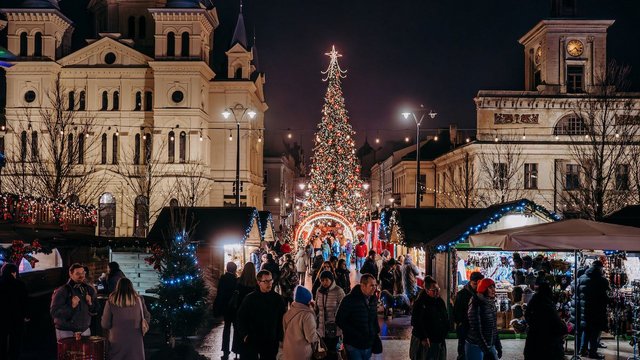 Jarmark Bożonarodzeniowy w Łodzi zachwyca. Prawdziwa magia dzieje się po zmroku! [ZDJĘCIA]