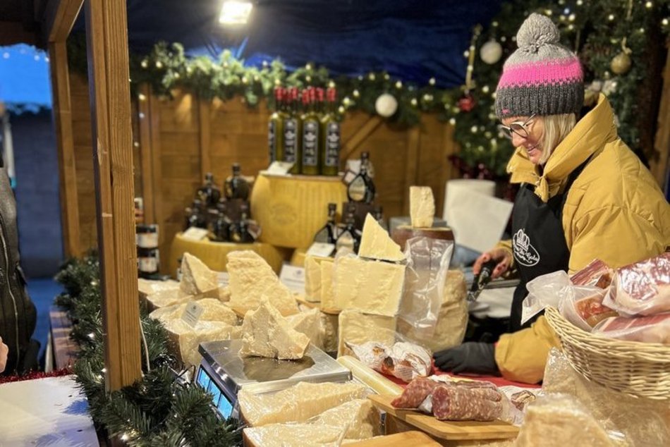 Weekend na Jarmarku Bożonarodzeniowym na Piotrkowskiej. Przewidziano masę atrakcji! [HARMONOGRAM]